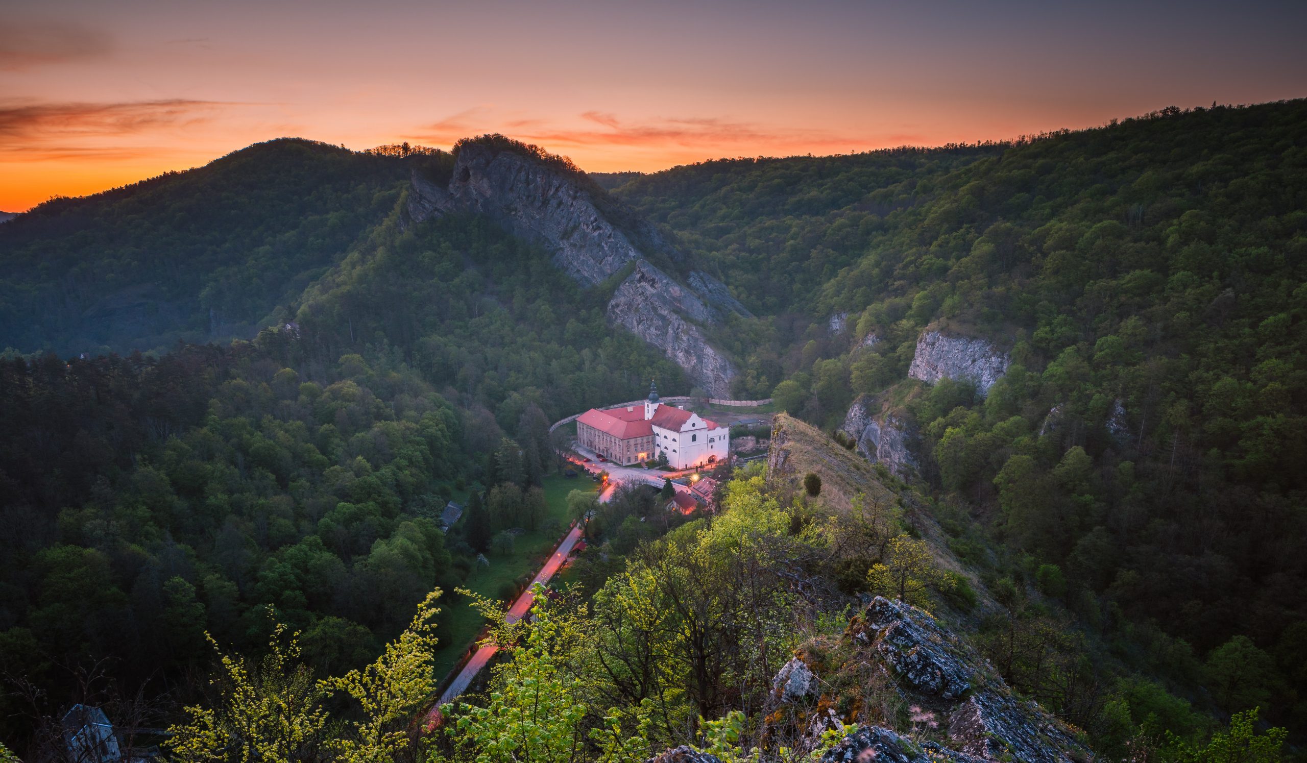 Klášter Svatý Jan pod Skalou a kostel Narození sv. Jana Křtitele