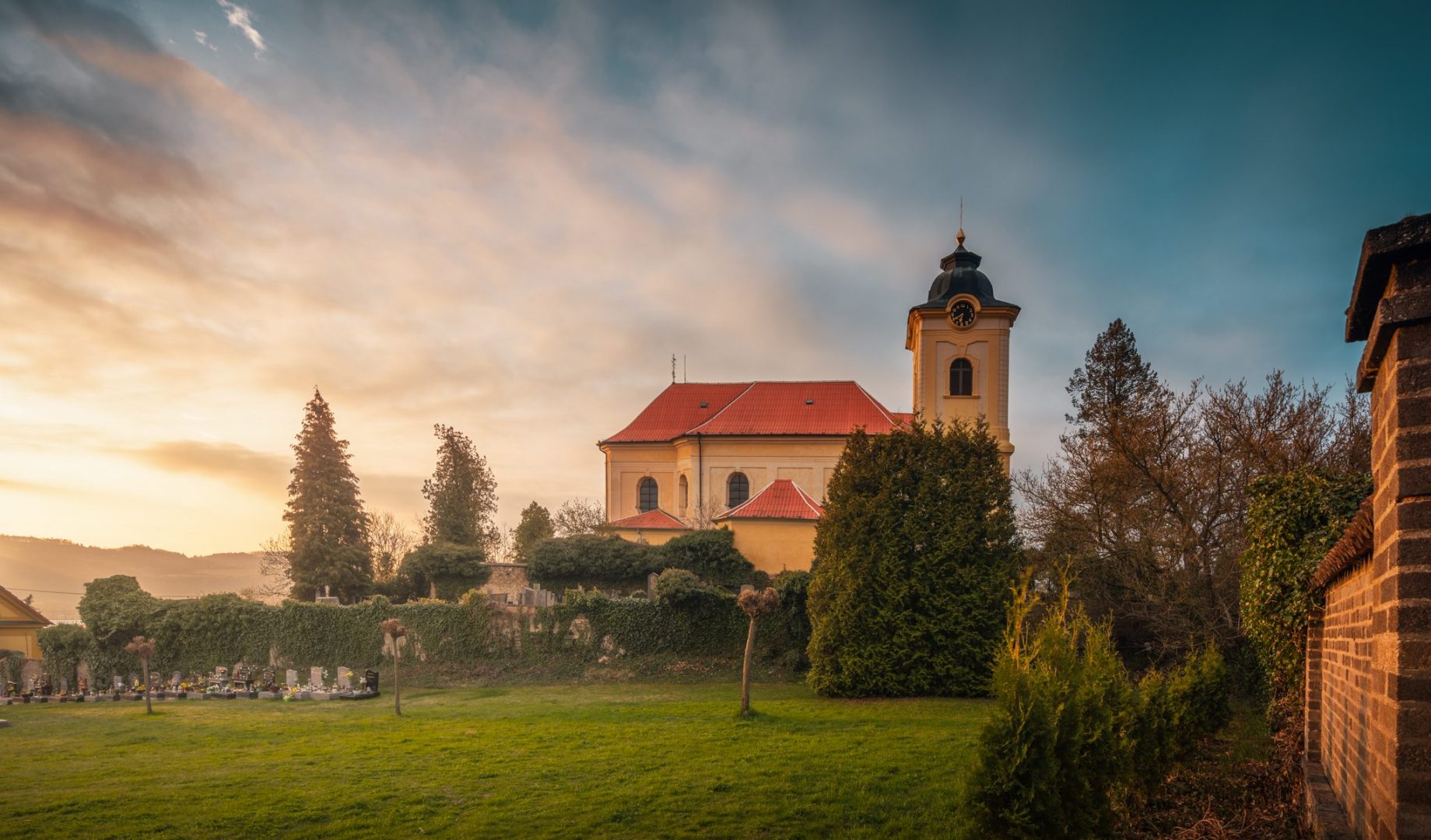 Kostel Nanebevzetí Panny Marie v Počaplech