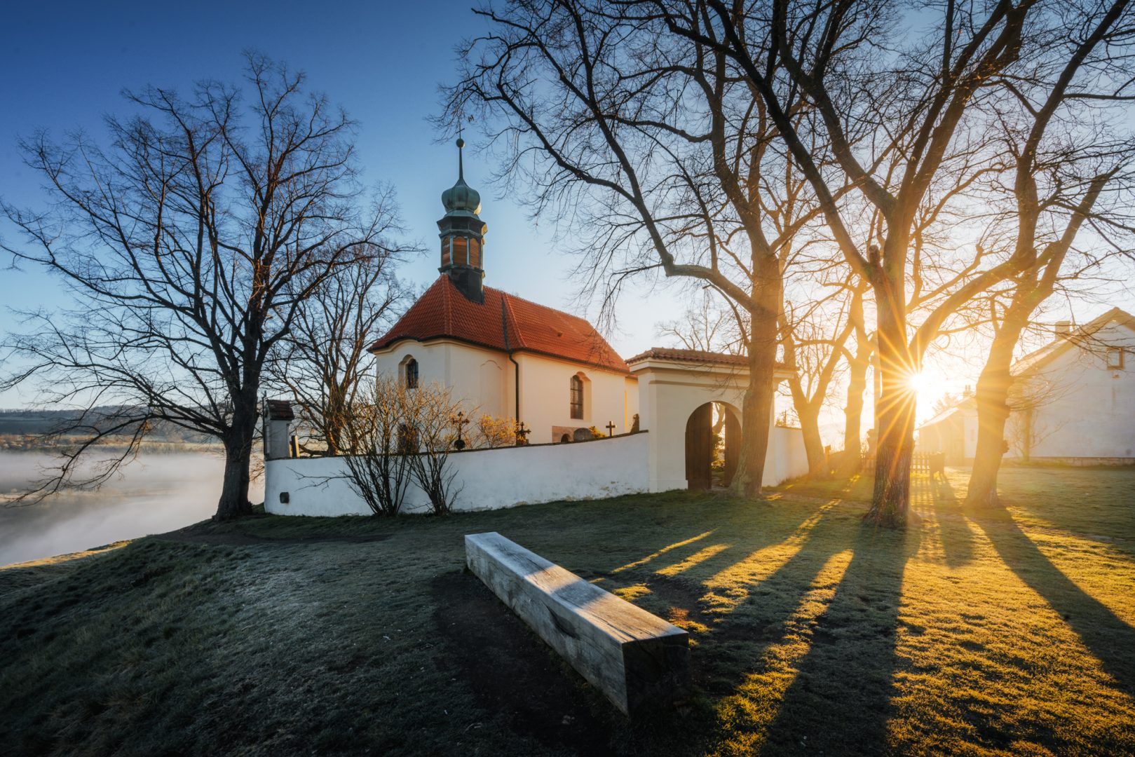 Kostel sv. Jana Nepomuckého na Tetíně