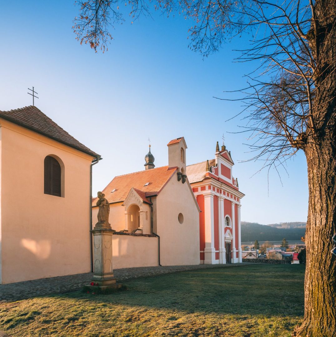 Kostel sv. Ludmily a kostel sv. Kateřiny na Tetíně