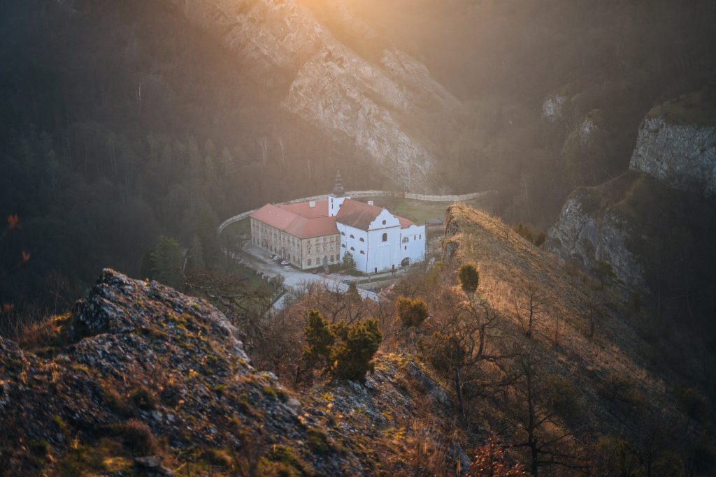 Svatý Jan pod Skalou