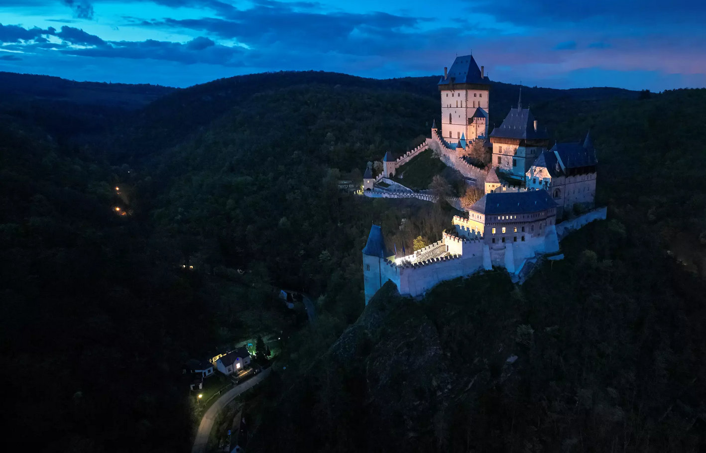 Večerní putování hradem Karlštejn