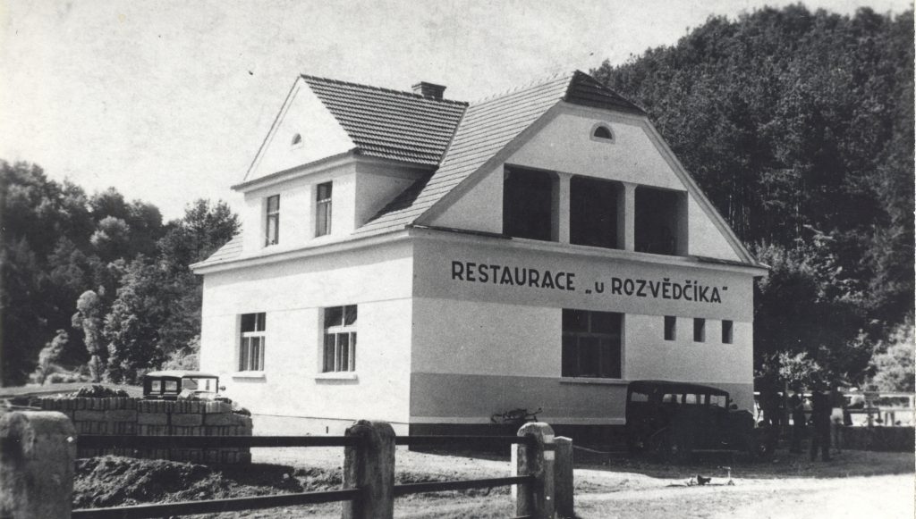 Dobový pohled na restauraci u Rozvědčíka