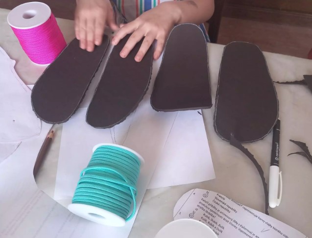 Barefoot sandály