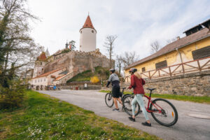 Závod vede krajinou Křivoklátska