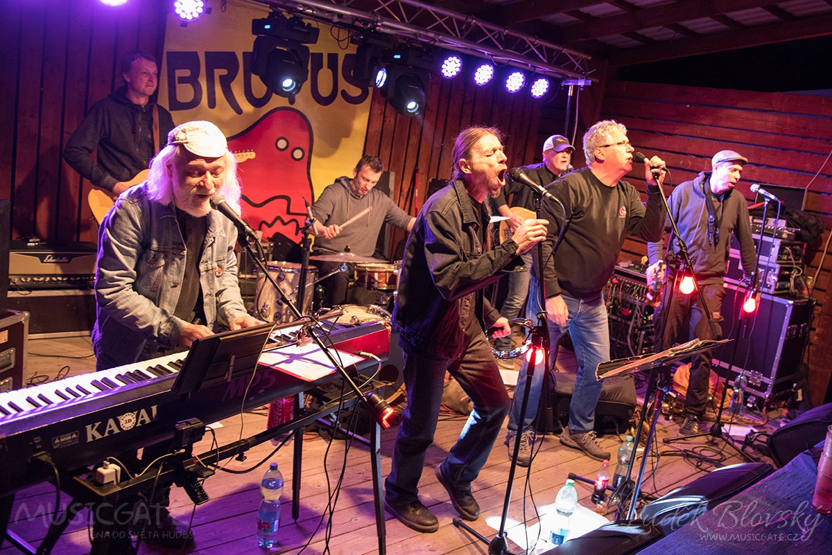 Koncert kapel Brutus a Oddysea